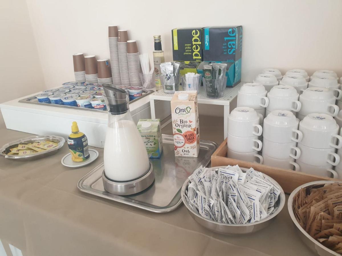 Hotel Tourist Meuble Rimini Eksteriør bilde